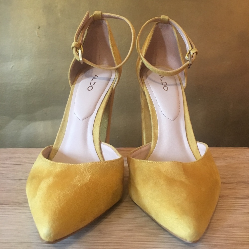 🌟 Yellow Faux Suede Heels 🌟